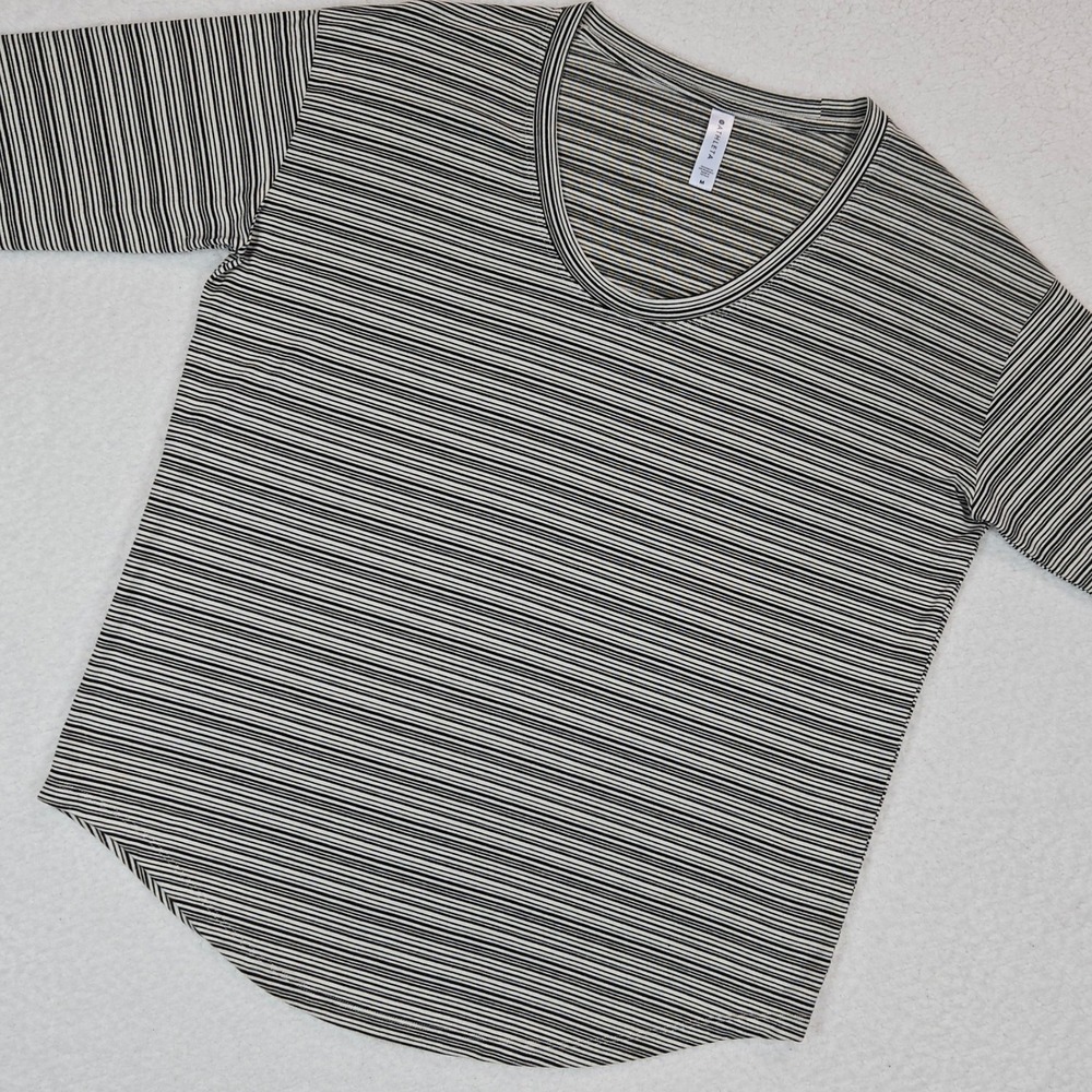 Athleta Cloudlight Stratus Striped Top Medium Black White Scoop Neck Athleisure